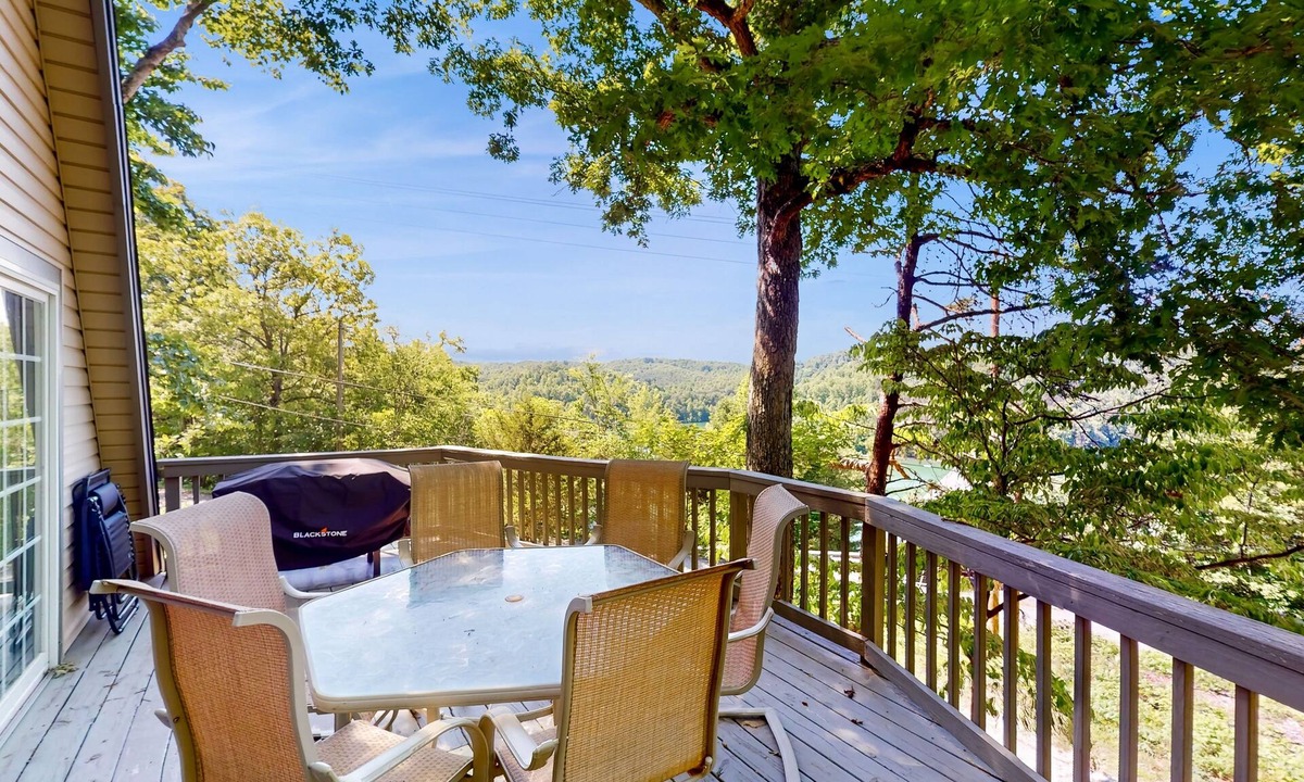 Flat Hollow Marina House | Comfy A-frame cabin with deck, gas grill, Internet, close to marina