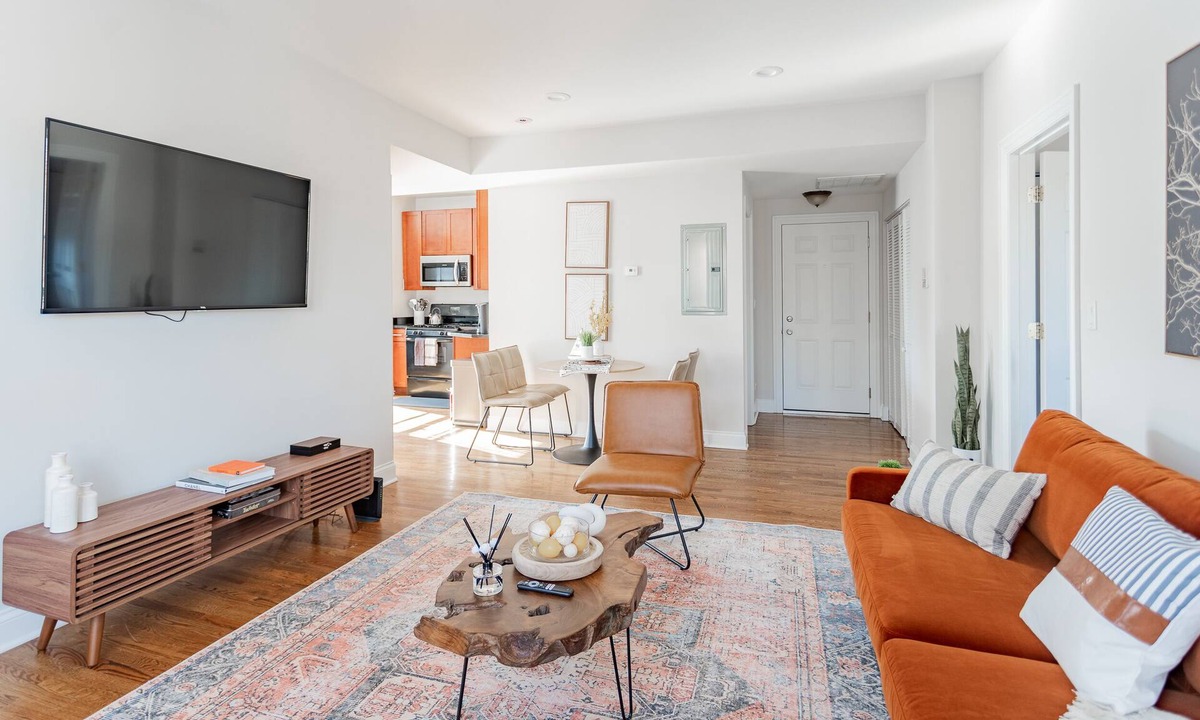 West Ridge Apartment | Comfy and Chic Escape 2BR and 2BA in Little India