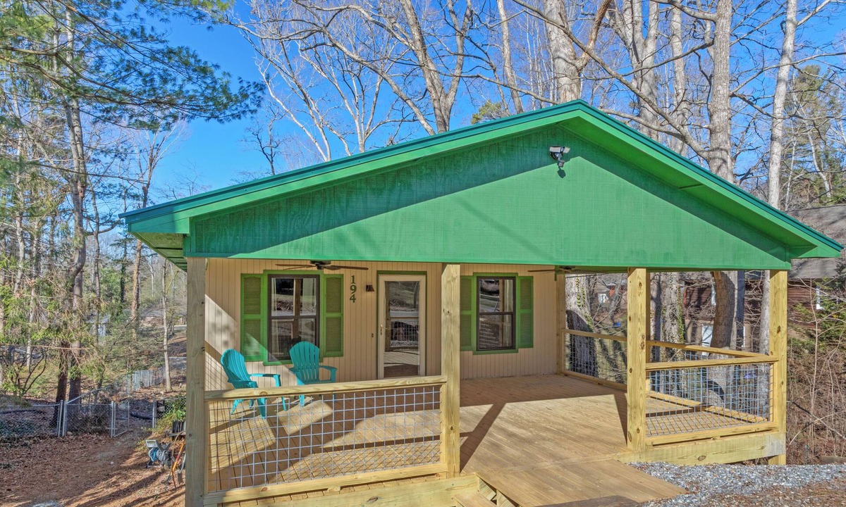 Royal Pines House | Comfy and Convenient South Asheville Getaway