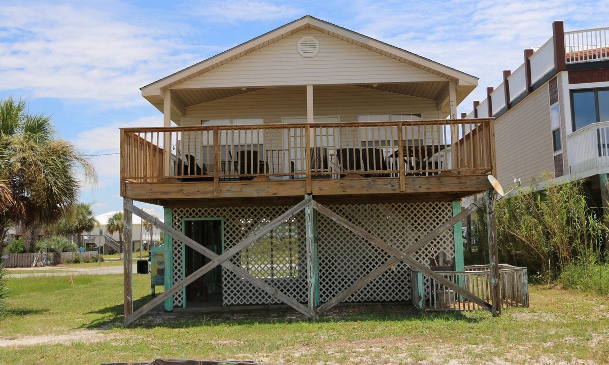 Fort Morgan Pines House | Comfy and cozy Bay side home!