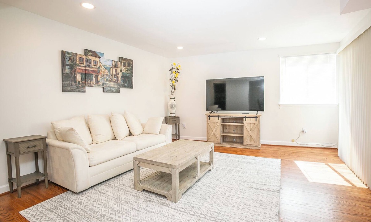 Nauck Apartment | Comfy and Cozy - Min from National Mall