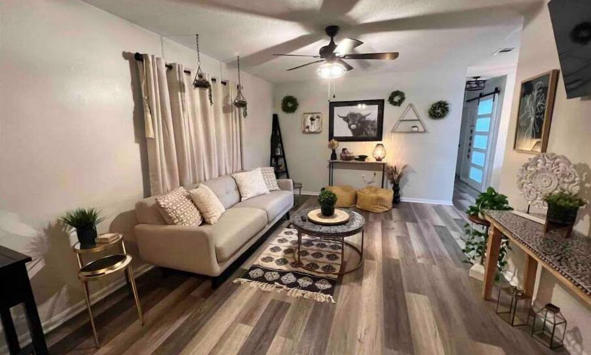 Pooler House | Comfy and cozy on Holly