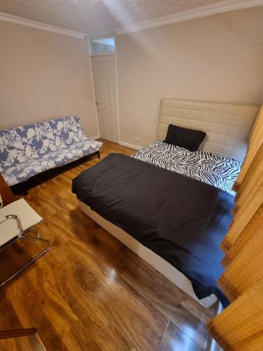 Stonnall House | Comfy and modern private room in Birmingham