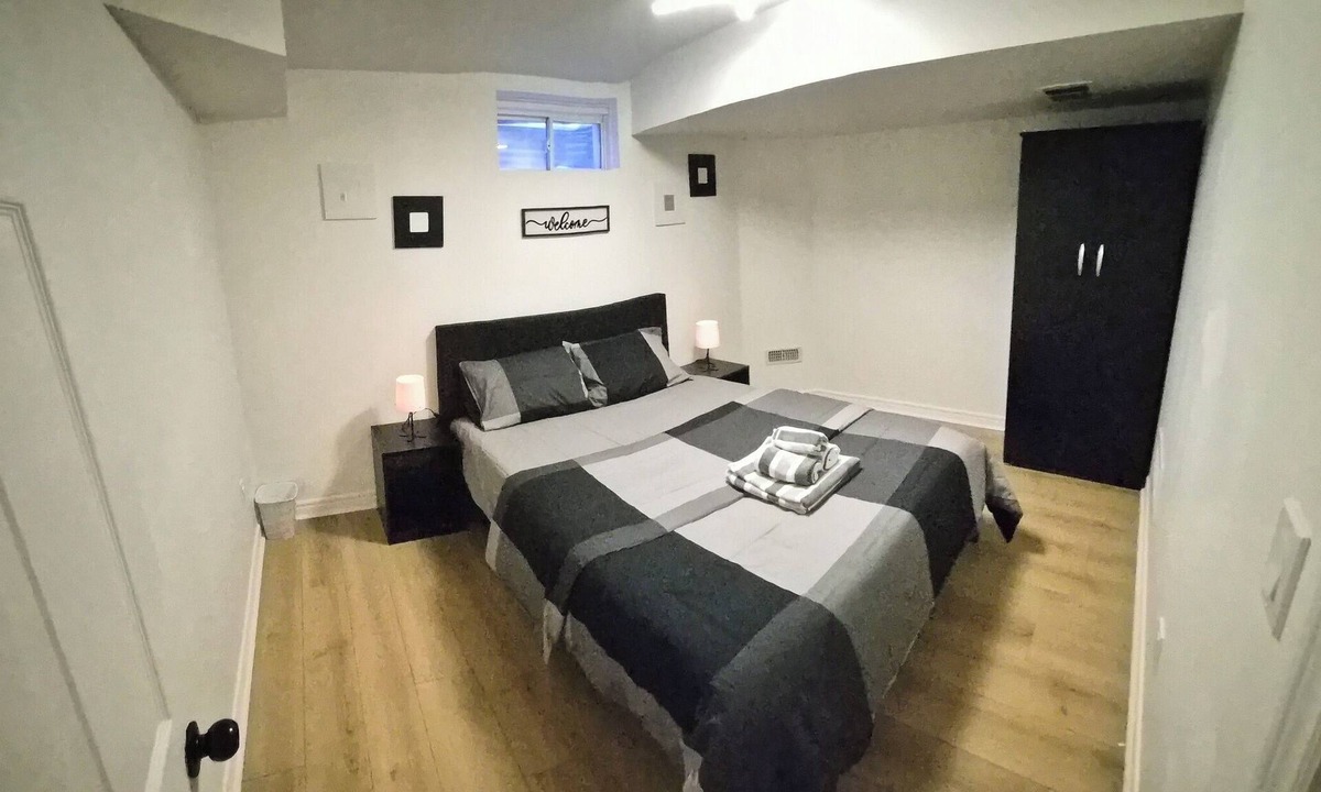 Churchill Meadows House | Comfy and Vibrant Home in Mississauga 2BR +Dan
