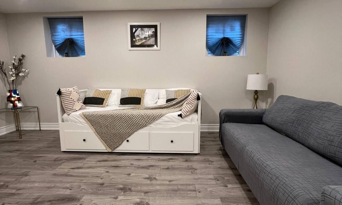 Mississauga Apartment | Comfy Basement Apartment with Private entrance and free car