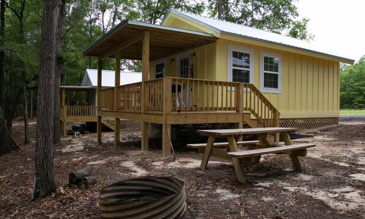 Andalusia Cabin | Comfy cabin located in Andalusia, AL
