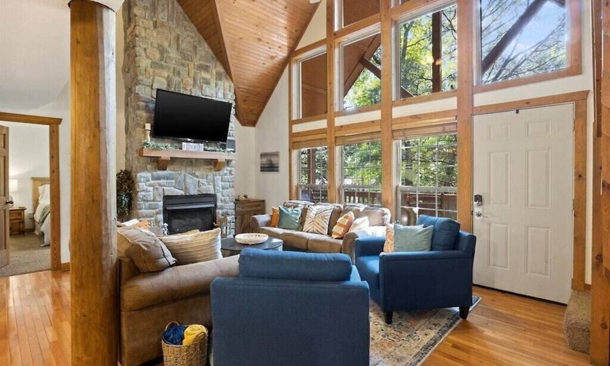Branson West Cabin | Comfy Cabin with 4 King Suites Near SDC & Golf > Infinity Game Table