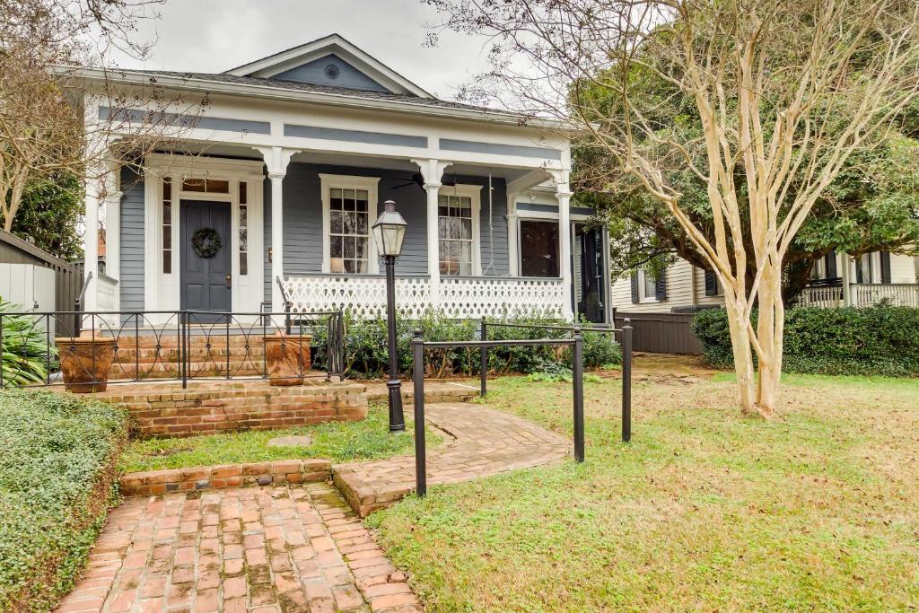 Natchez House | Comfy Central Natchez Hideaway Walk to Dtwn!