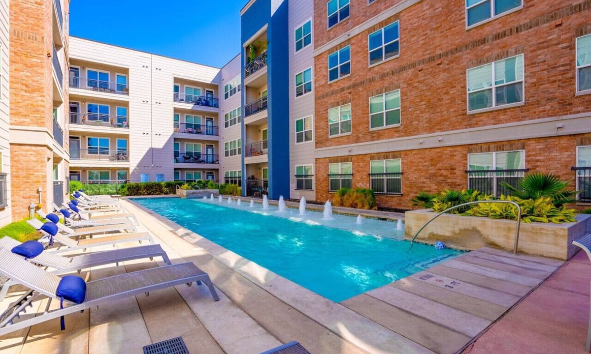 Terrell Heights Apartment | Comfy Chic King Bed Refreshing Office Desk w/Pool