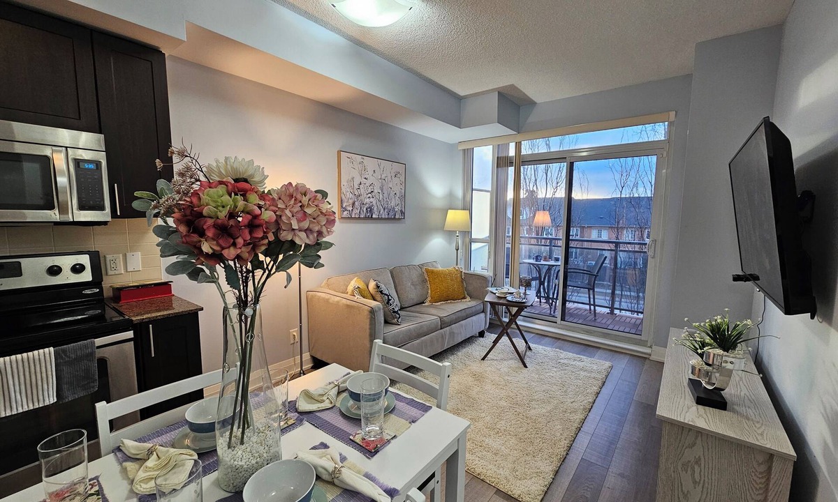 Thornhill Apartment | Comfy Condo near Promenade Mall