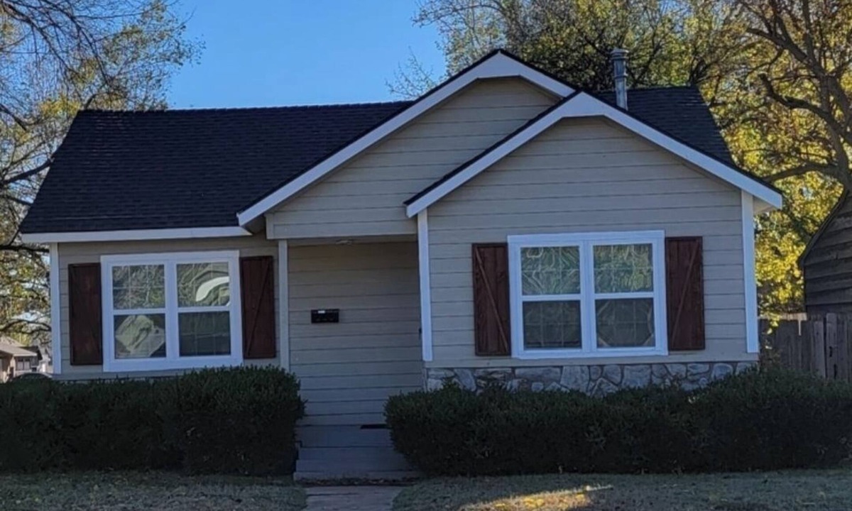 Lawton House | Comfy & Cozy 2-bedroom house that is conveniently located
