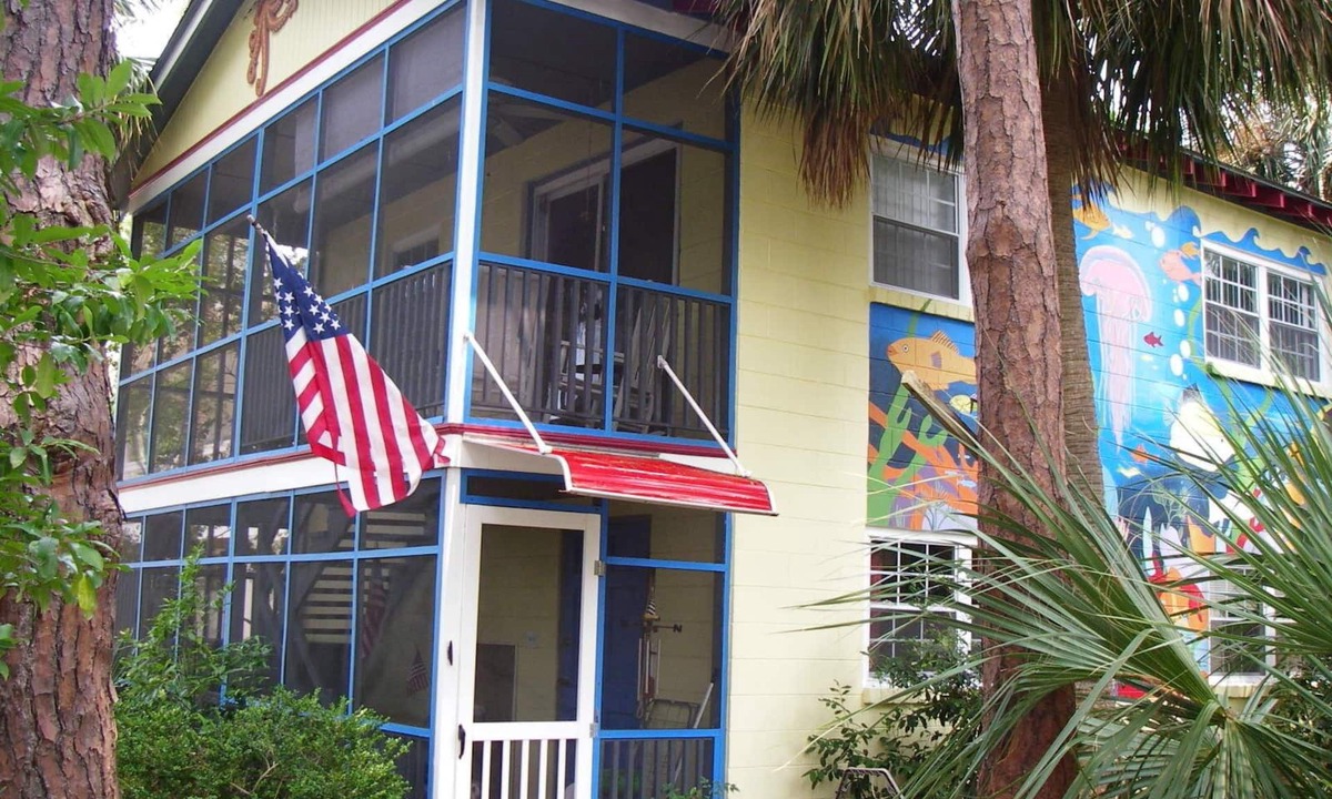 Savannah Beach Apartment | Comfy, Cozy Beach Apartment for Two with Adjustable King Bed!