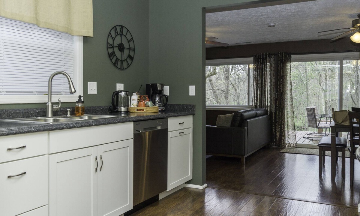 Battle Ground House | Comfy Cozy Creekside