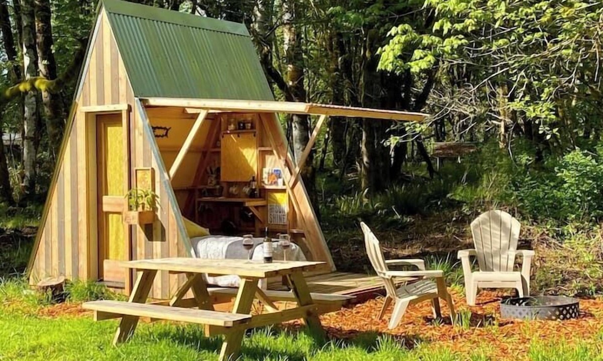 Ryderwood House | Comfy Creekside A-Frame w/Firepit, Sauna, and BBQ