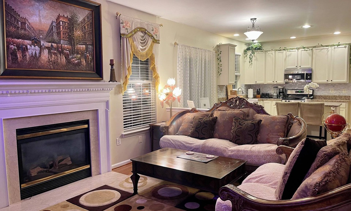 Neabsco House | Comfy Deluxe Getaway Resort