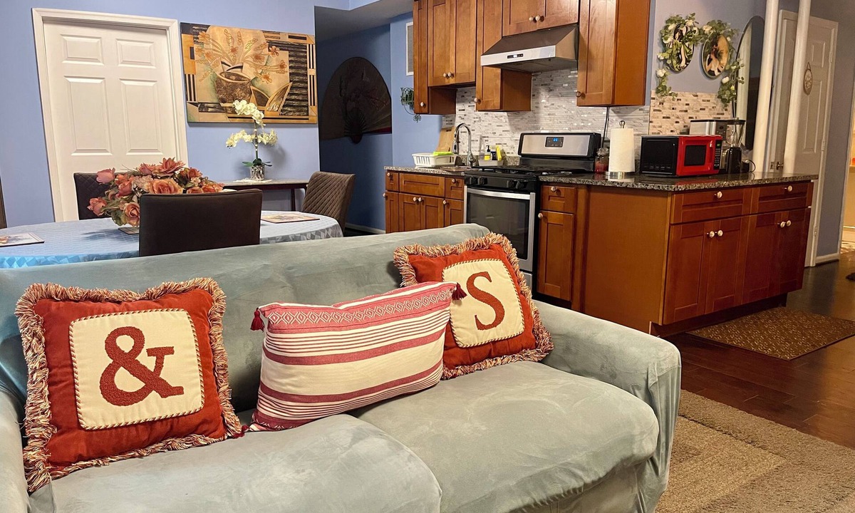 Neabsco House | Comfy Deluxe Getaway Suite