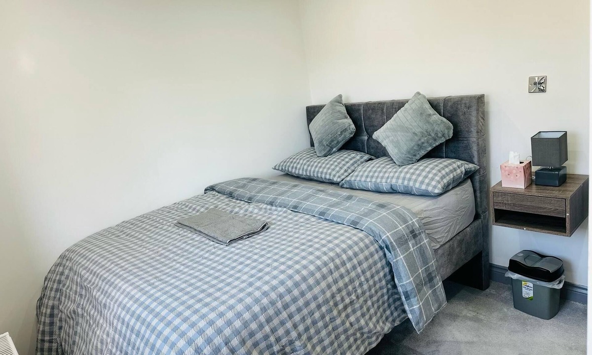 Broadheath House | Comfy Double Relax & Unwind