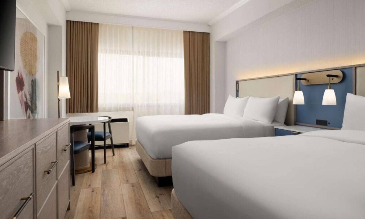 White Plains House | Comfy Downtown Suite | Pets Allowed, Onsite Bar & Restaurants, Free Shuttle