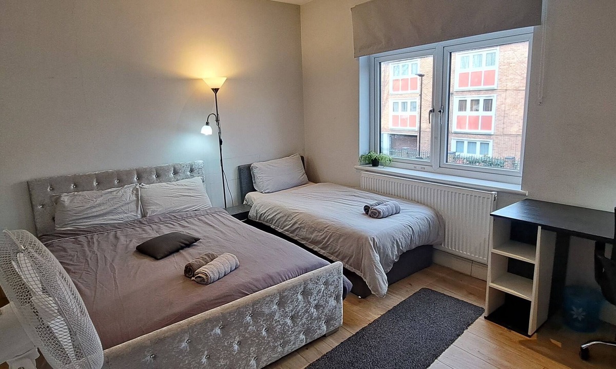 Boleyn House | Comfy Fenia Stay