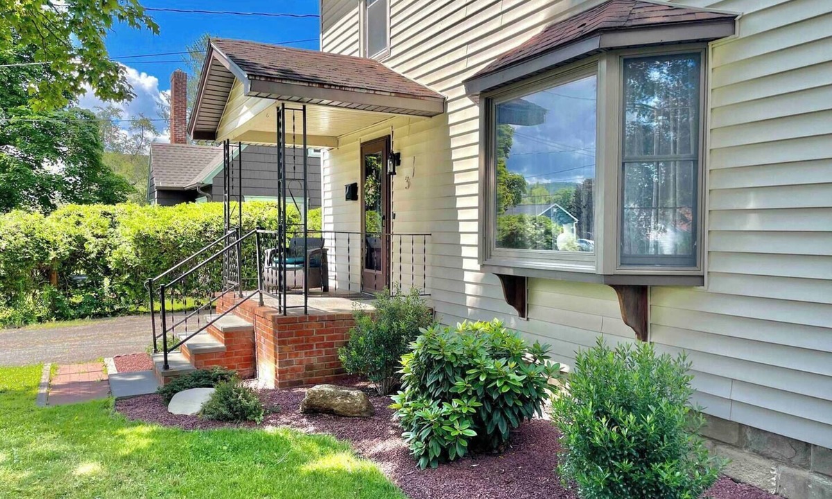West End House | Comfy furnishings, nice yard, peaceful neighborhood