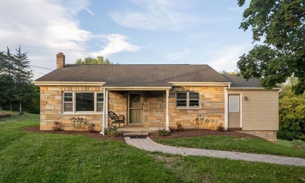 Fishers Hill House | Comfy Getaway in Strasburg, VA!