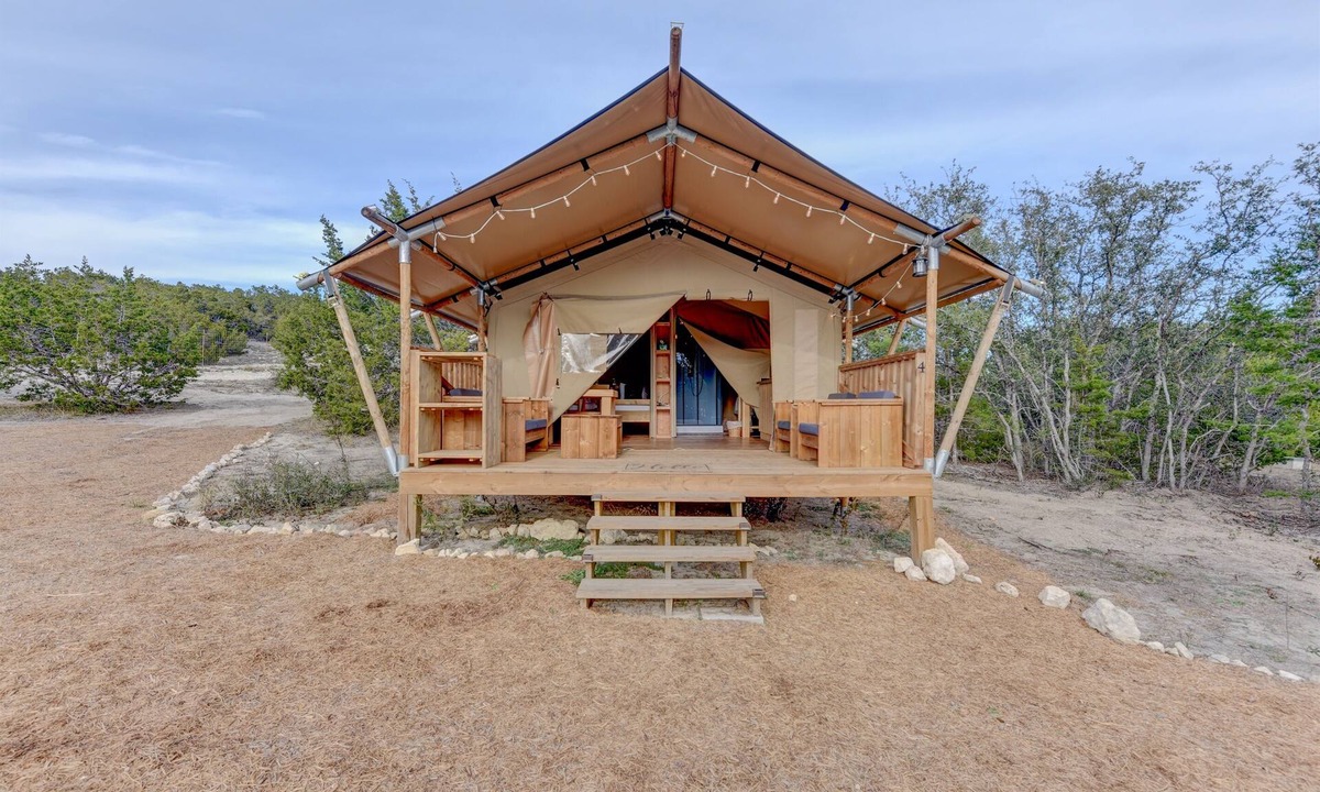Johnson City RV Rental | Comfy Glamping at 12 Fires
