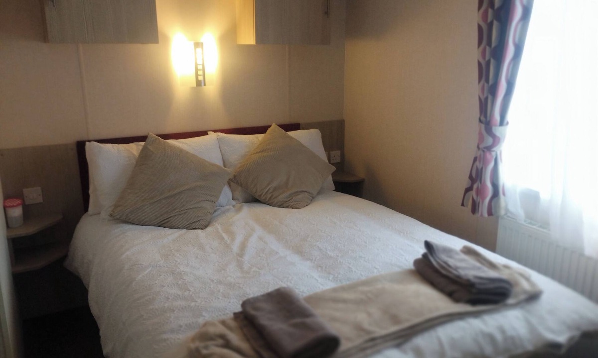 Jedburgh Cabin | Comfy golf course view at Lilliardsedge