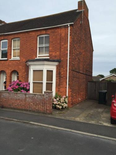 Sutton-on-Sea Apartment | Comfy Holiday Home & Beach Hut