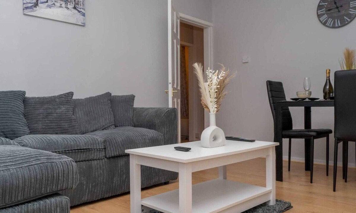 Weston by Wellend House | Comfy Home with Parking