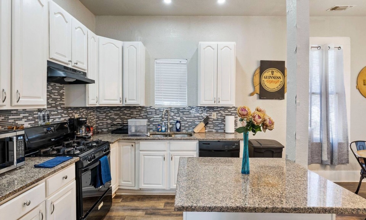 Highland Park House | Comfy House Downtown w King Bed and Outdoor Theater