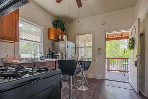 Forest Park Apartment | Comfy One Bed Apartment in Forest Park