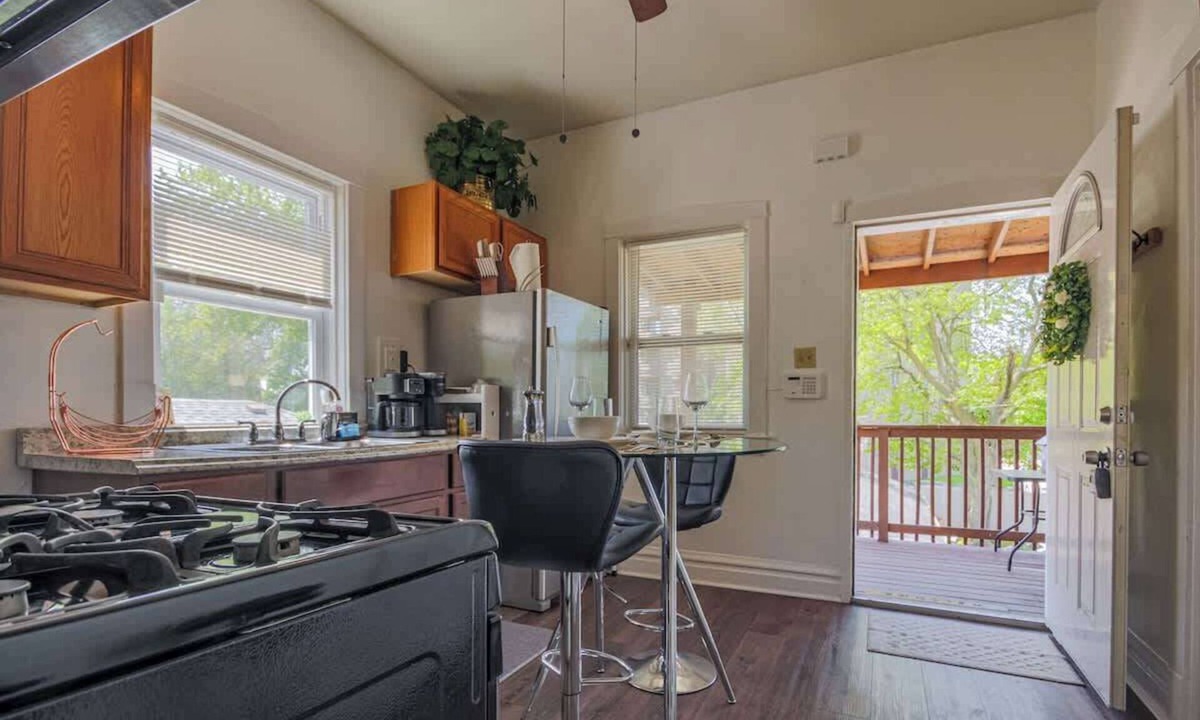 Forest Park Apartment | Comfy One-Bedroom Apt with Parking & Desk