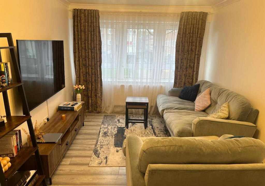 Gascoigne Apartment | Comfy one bedroom apartment