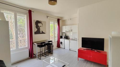Louis Bertrand-Mirabeau-Semard Apartment | Comfy Parisian studio!