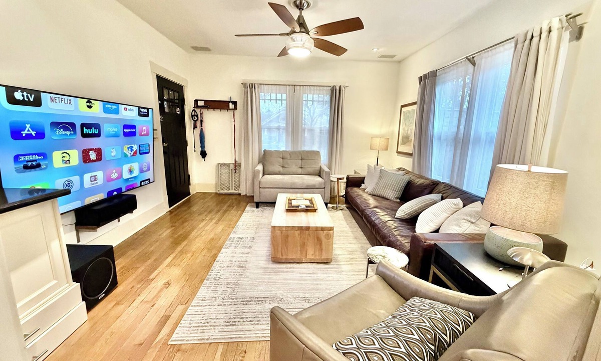 Woodland Heights House | Comfy & Quiet Bungalow -Pet Friendly! 30+ Nt min. Pre-Summer Special 2026!