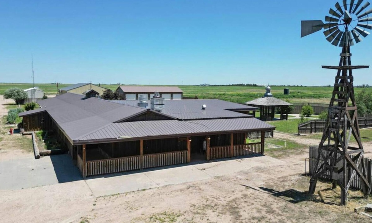 Kirk Cabin | Comfy, quiet rustic lodge with game room, bar, dining room & full XL kitchen
