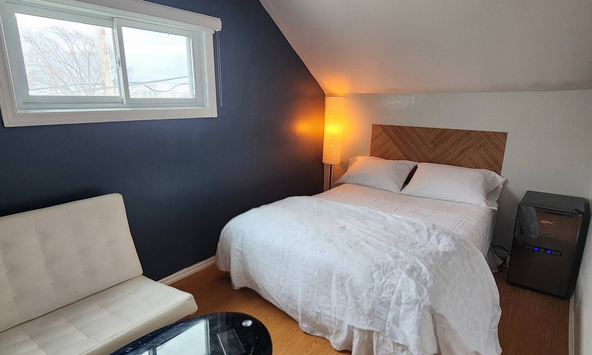 Welland House | Comfy Short Vacay Old Homestay {Room}