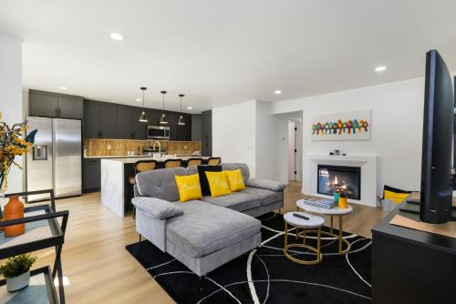 Somerset House | Comfy Stay in Bellevue, Parking Included