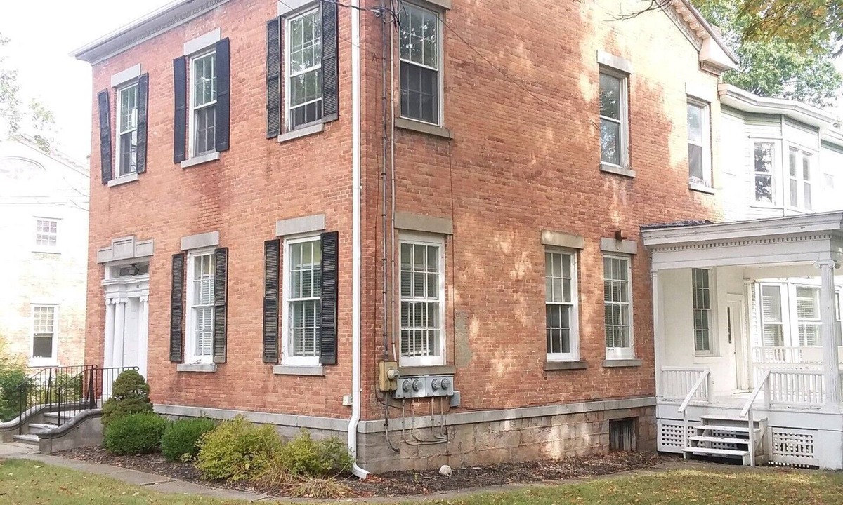 Auburn House | Comfy studio apartment on 2nd floor, pet friendly