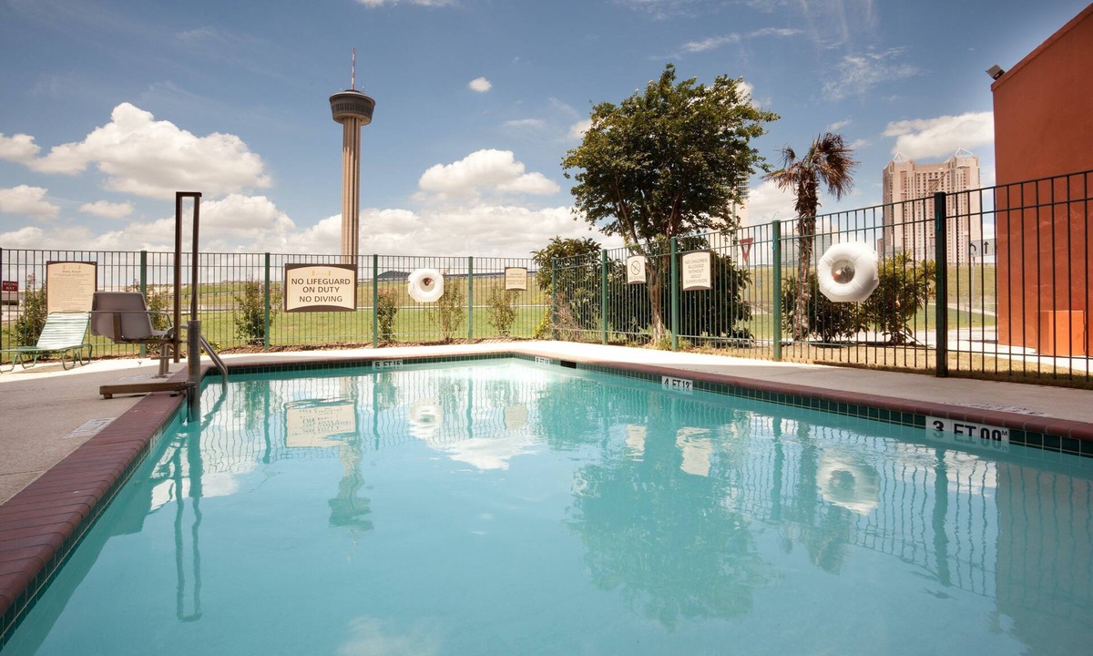 Near East Side Condo | Comfy Studio Suite | Free Breakfast + Outdoor Pool