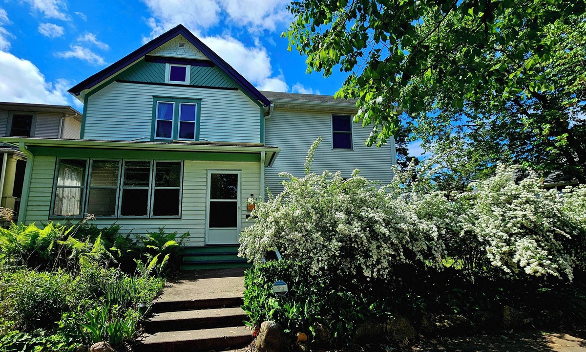 South Como House | Comfy Upper-Level Duplex in Pleasant Saint Paul Como Area