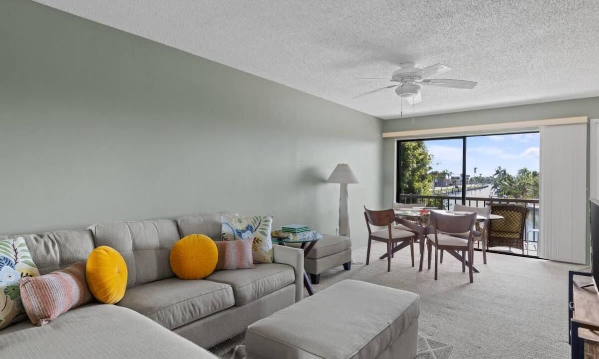 Shell Harbor Condo | Comfy Waterfront Condo at Tennisplace with Pool