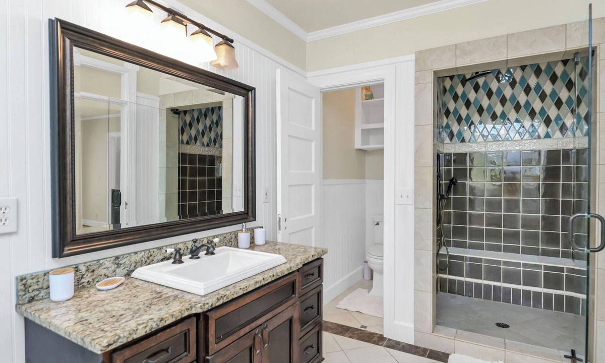 Columbia House | Comfy West Columbia Get-Away