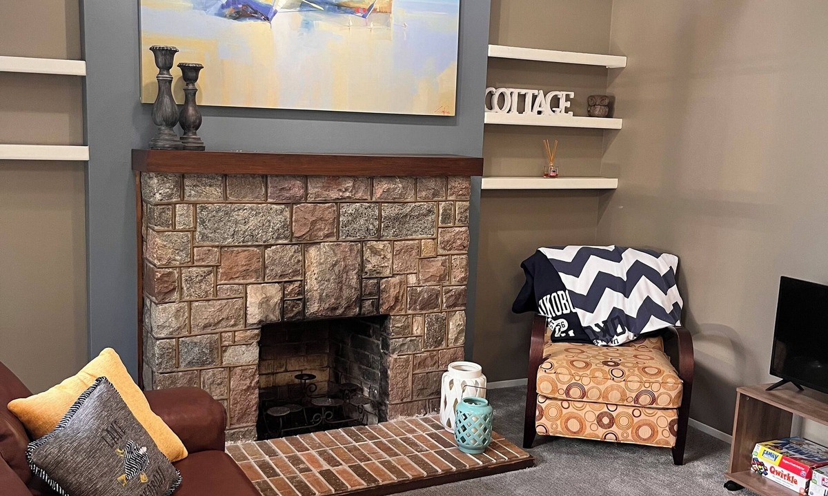 Spirit Lake Cabin | Comfy West Lake Getaway Loft