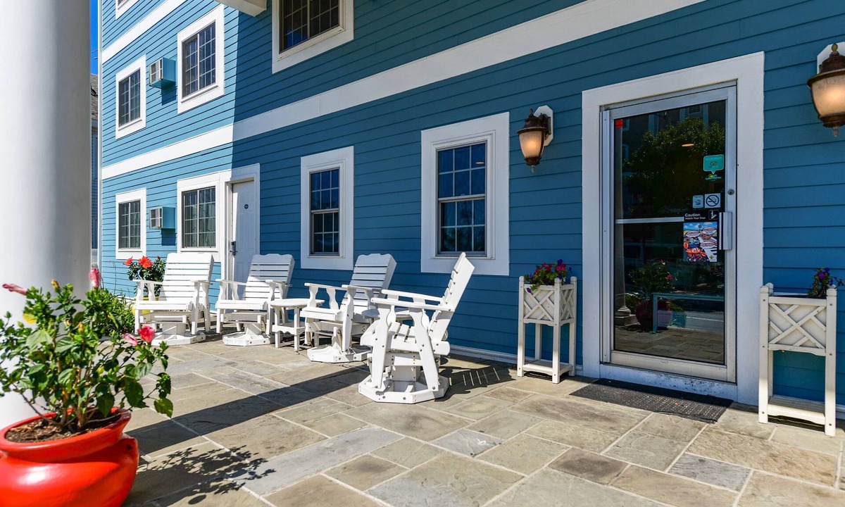 Ocean City Hotel | Commander Beach House Hotel