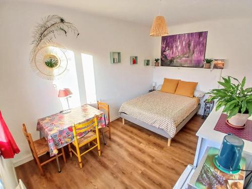 Prades Apartment | Comme un studio - paisible et autonome - proche centre ville