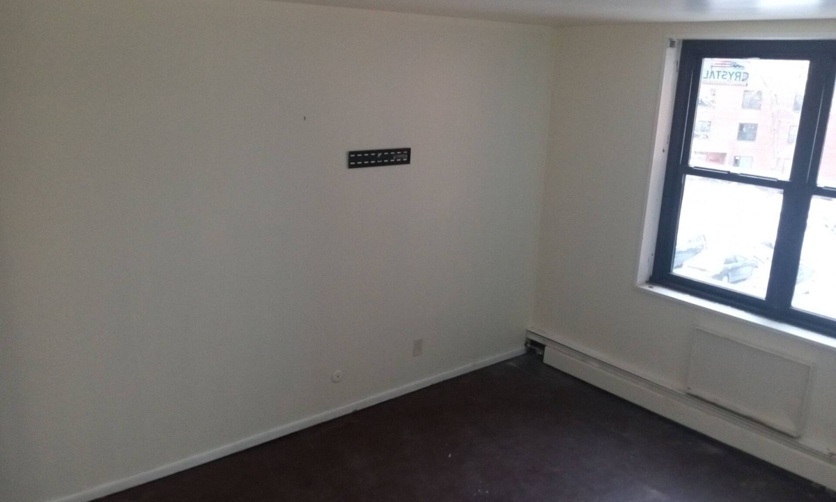 Utica Apartment | Commercial property
