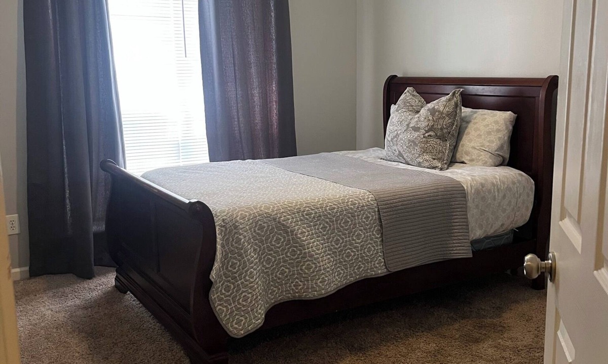 Flowood House | Commonwealth on the Rezn3-bedroom house in Brandon, MS.nPeaceful and Quiet.