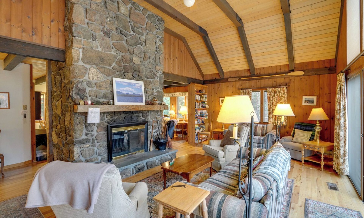 North River House | Community Perks: Retreat w/Thirteenth Lake Access