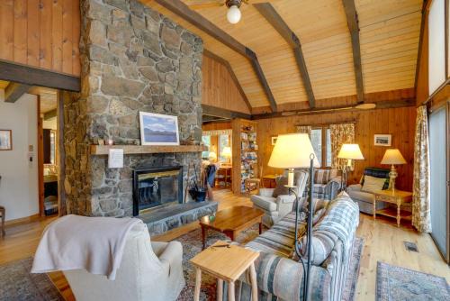 North River House | Community Perks Retreat with Thirteenth Lake Access